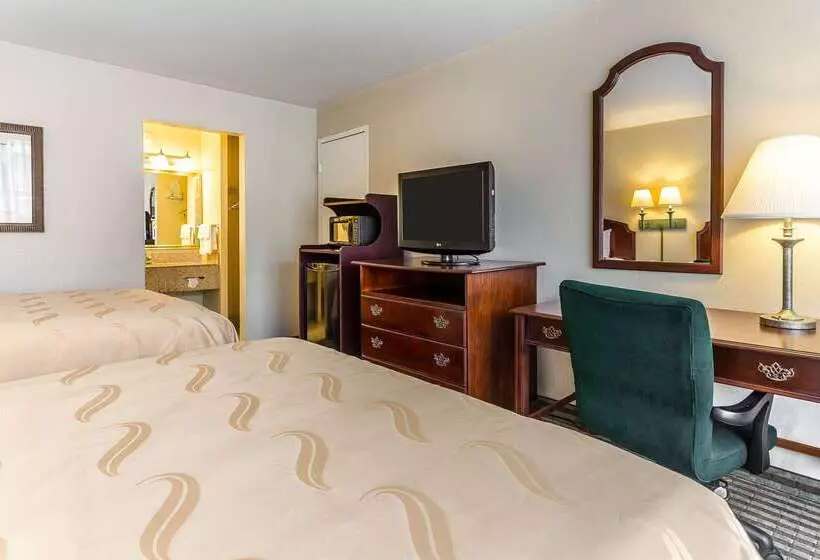 Отель Quality Inn & Suites