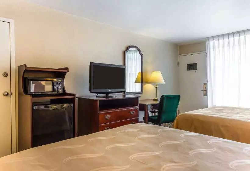 Отель Quality Inn & Suites