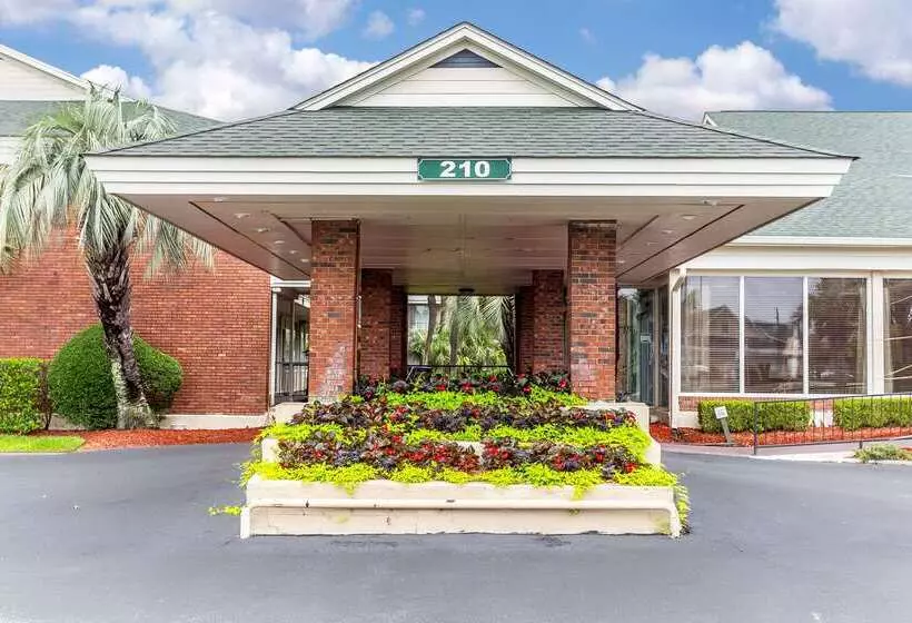 Отель Quality Inn & Suites