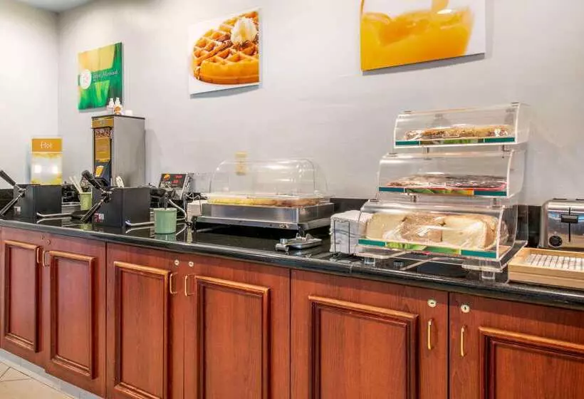 בית מלון כפרי Quality Inn & Suites Jacksonville-baymeadows