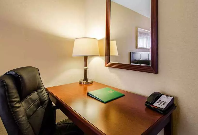 בית מלון כפרי Quality Inn