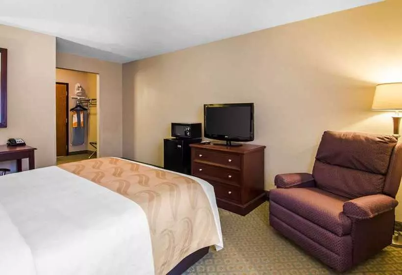 בית מלון כפרי Quality Inn