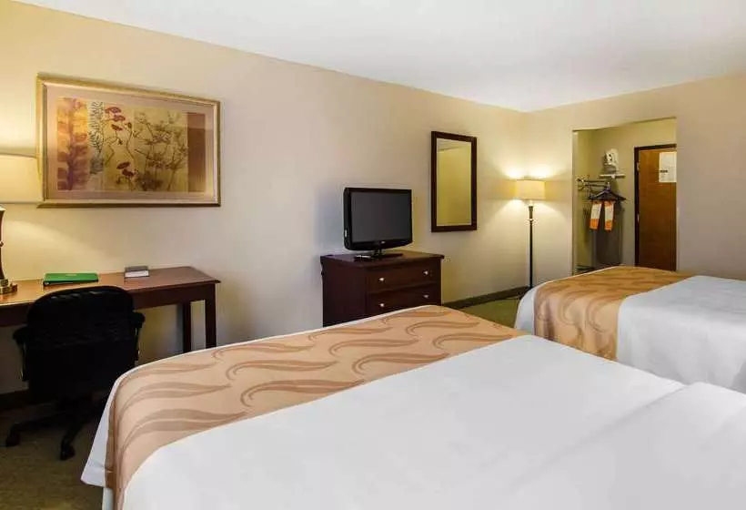 בית מלון כפרי Quality Inn