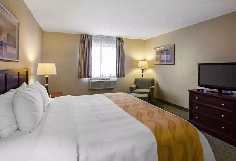 בית מלון כפרי Quality Inn