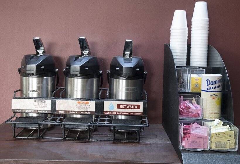 호텔 Red Roof Inn Cartersville Emerson Lakepoint North