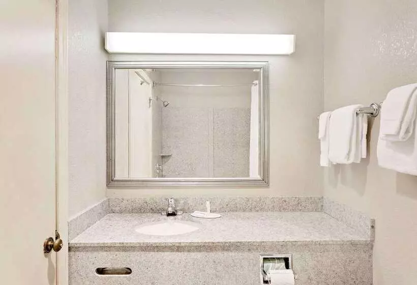 Отель Super 8 By Wyndham Hillsville