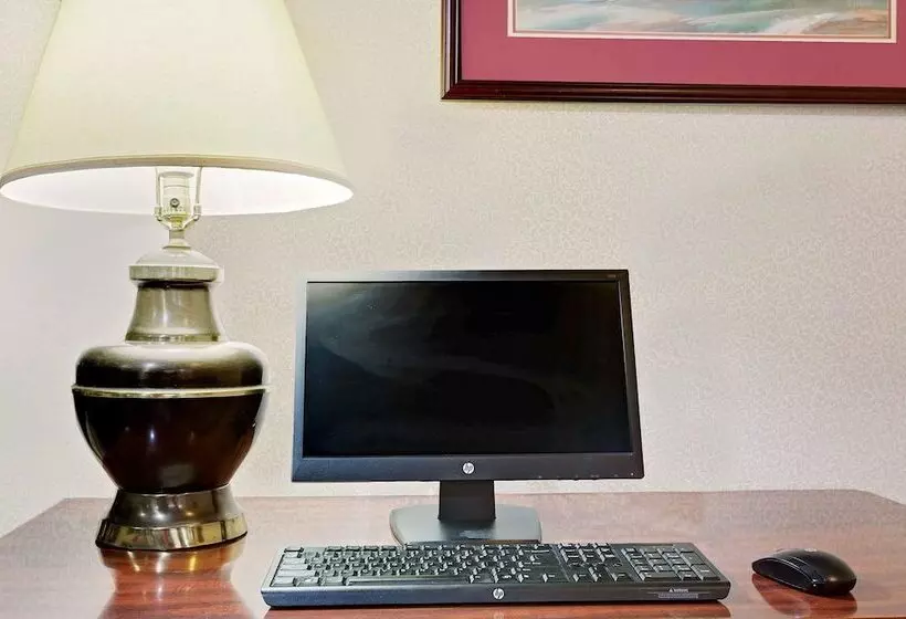 Отель Super 8 By Wyndham Hillsville