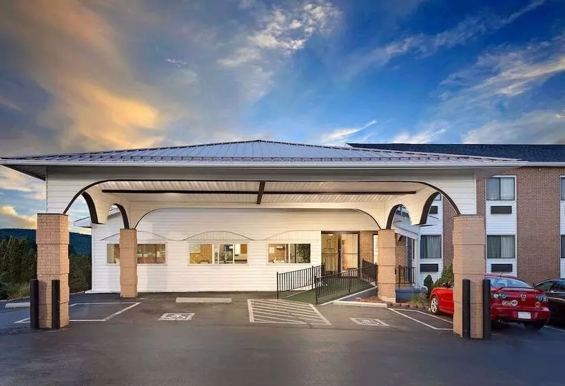 Отель Super 8 By Wyndham Hillsville