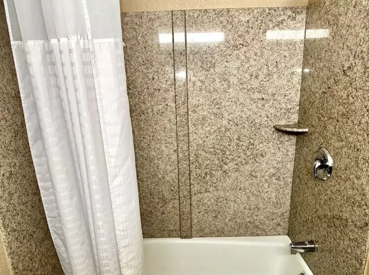 Отель Super 8 By Wyndham Hillsville