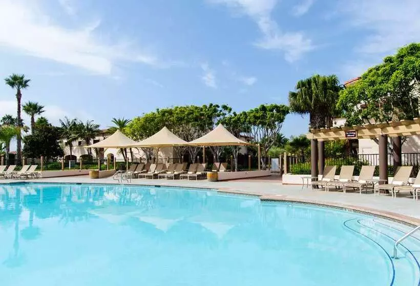 Hilton Santa Barbara Beachfront Resort