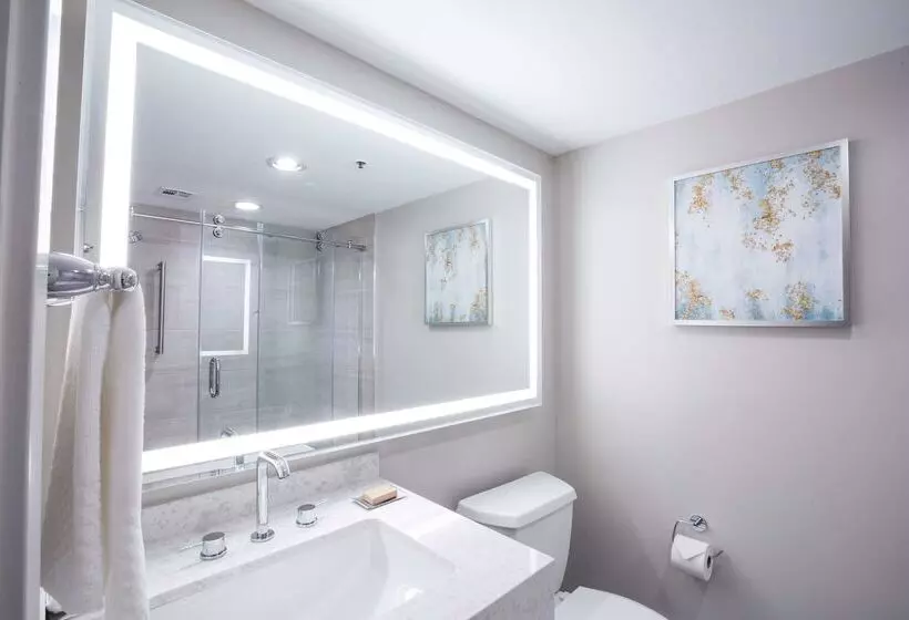 Hilton Santa Barbara Beachfront Resort