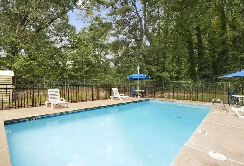 ホテル Days Inn By Wyndham Atlanta Stone Mountain