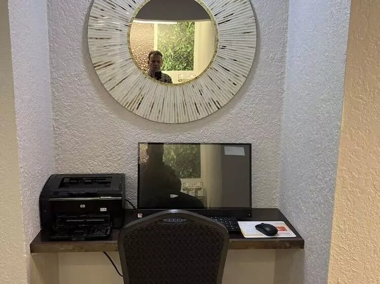 Hotel Clarion Pointe