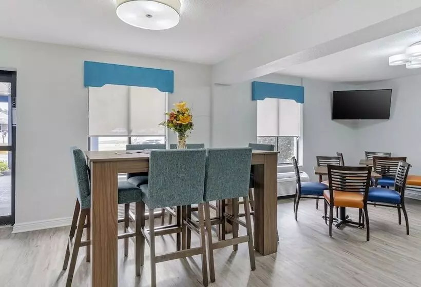 Hotel Clarion Pointe