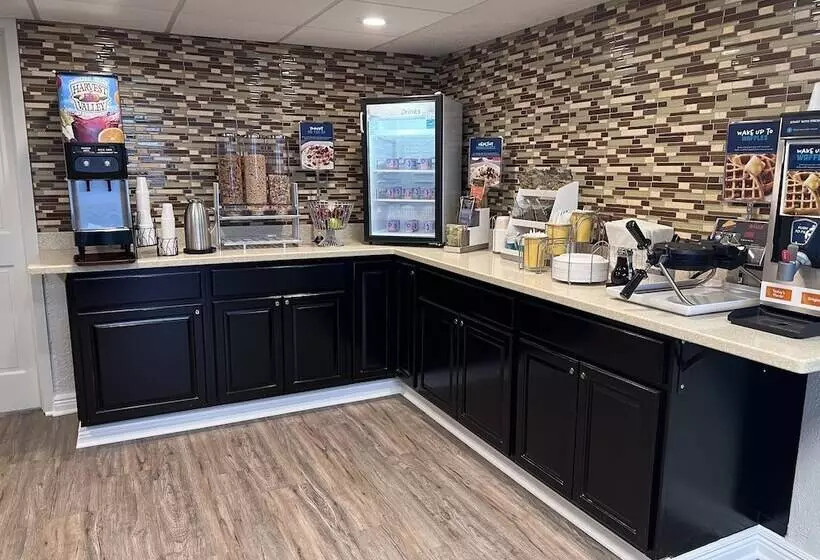 Hotel Clarion Pointe