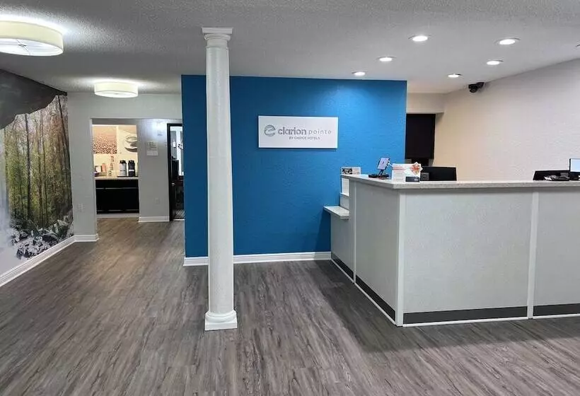 Hotel Clarion Pointe