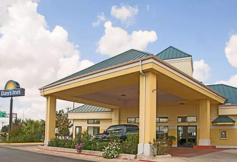 בית מלון כפרי Days Inn By Wyndham N.w. Medical Center