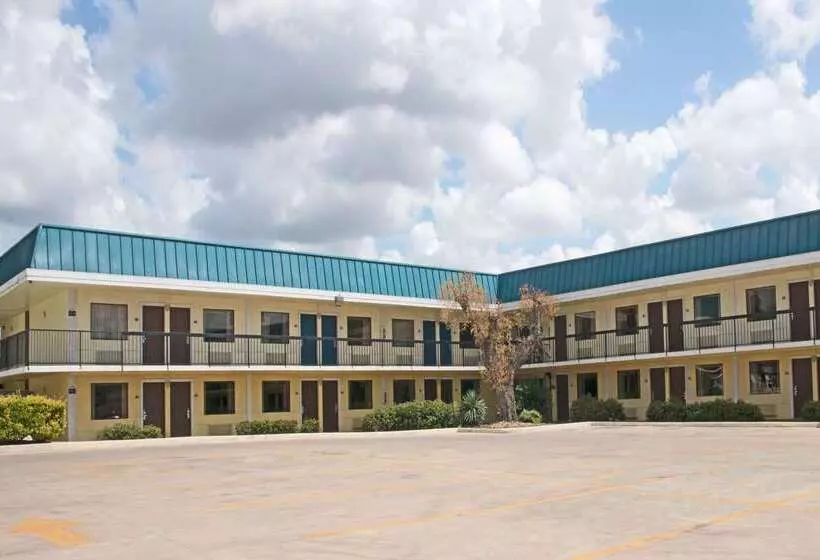 בית מלון כפרי Days Inn By Wyndham N.w. Medical Center