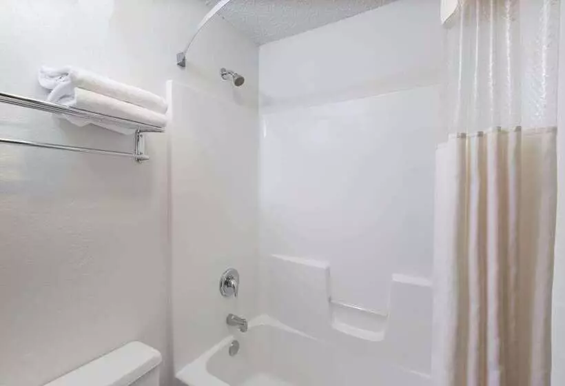 فندق Days Inn By Wyndham Pierre