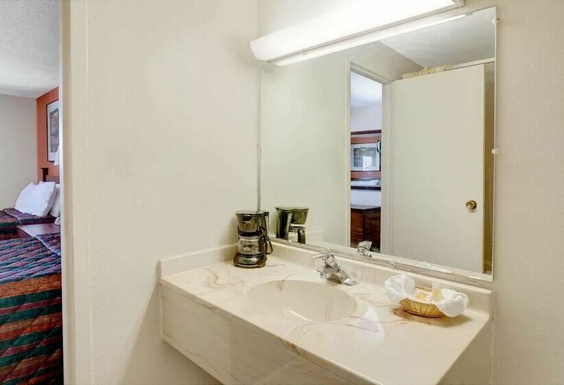 酒店 Days Inn By Wyndham Elk Grove Village O Hare Airport West