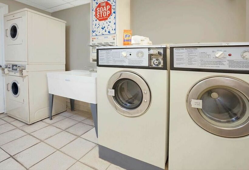 酒店 Days Inn By Wyndham Elk Grove Village O Hare Airport West