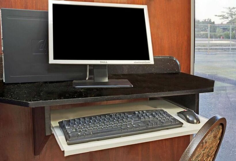 酒店 Days Inn By Wyndham Elk Grove Village O Hare Airport West