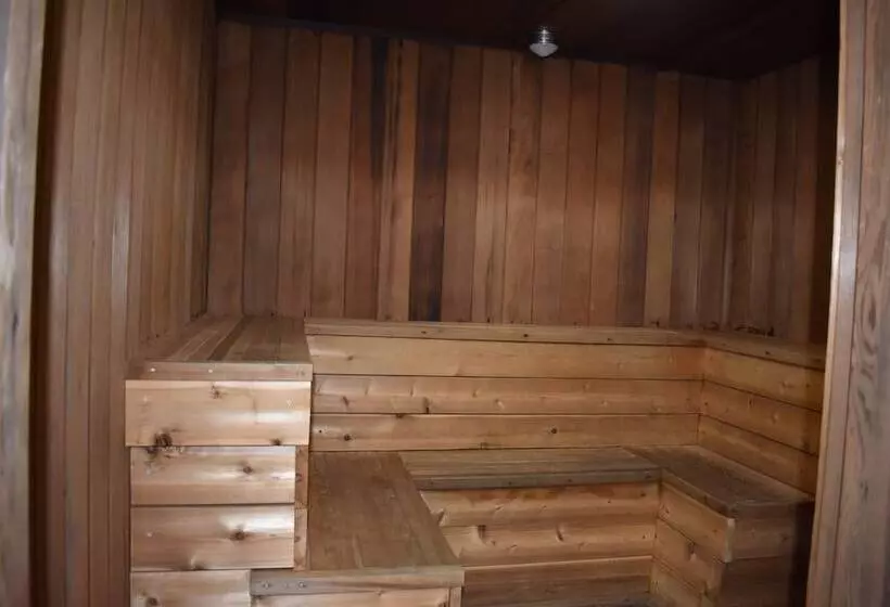 酒店 East Norwich Inn