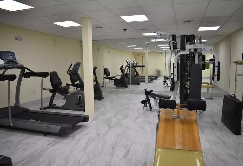 酒店 East Norwich Inn