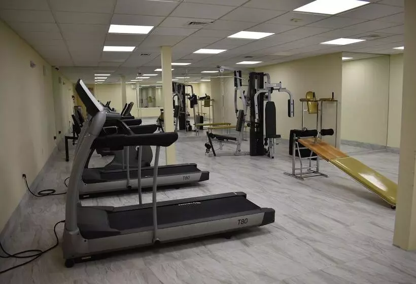 酒店 East Norwich Inn