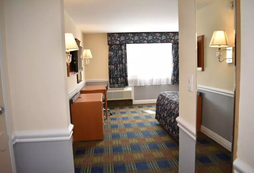 酒店 East Norwich Inn