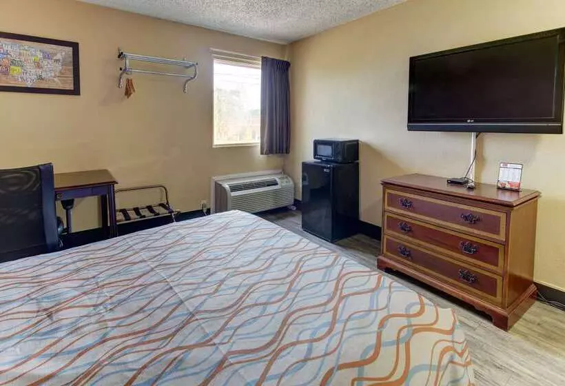 هتل Econo Lodge Town Center