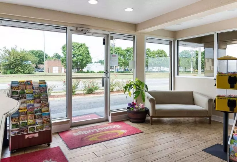 هتل Econo Lodge Town Center