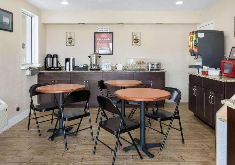 هتل Econo Lodge Town Center