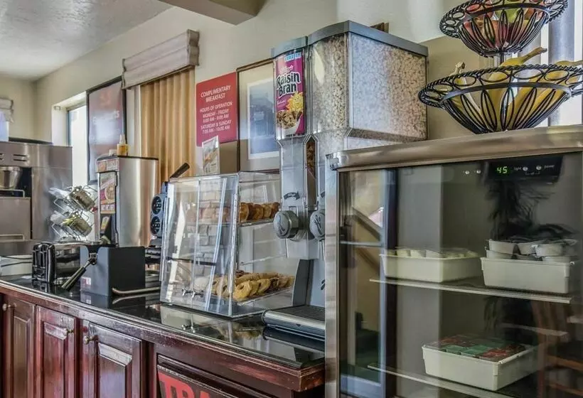 בית מלון כפרי Econo Lodge Downtown