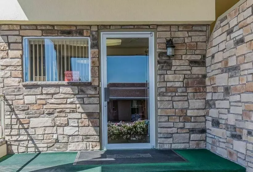 בית מלון כפרי Econo Lodge Downtown