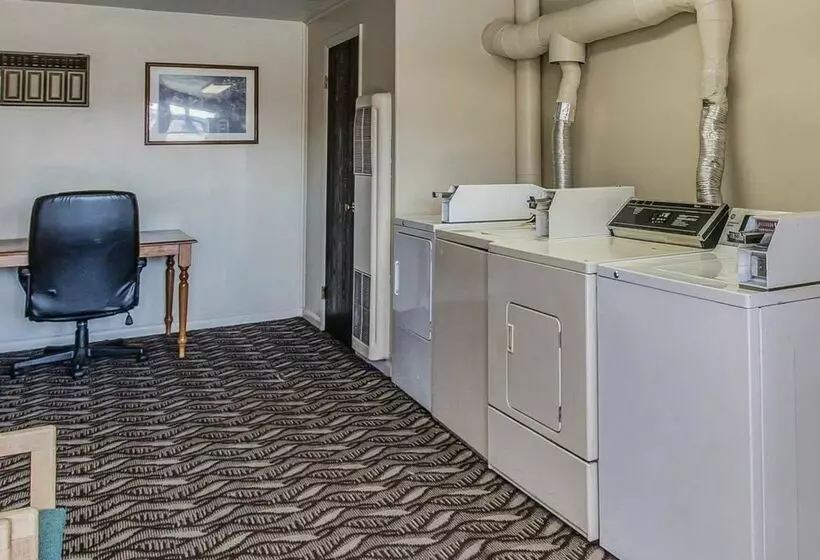 בית מלון כפרי Econo Lodge Downtown