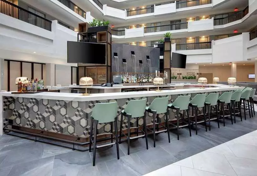 Отель Embassy Suites By Hilton Atlanta Perimeter Center