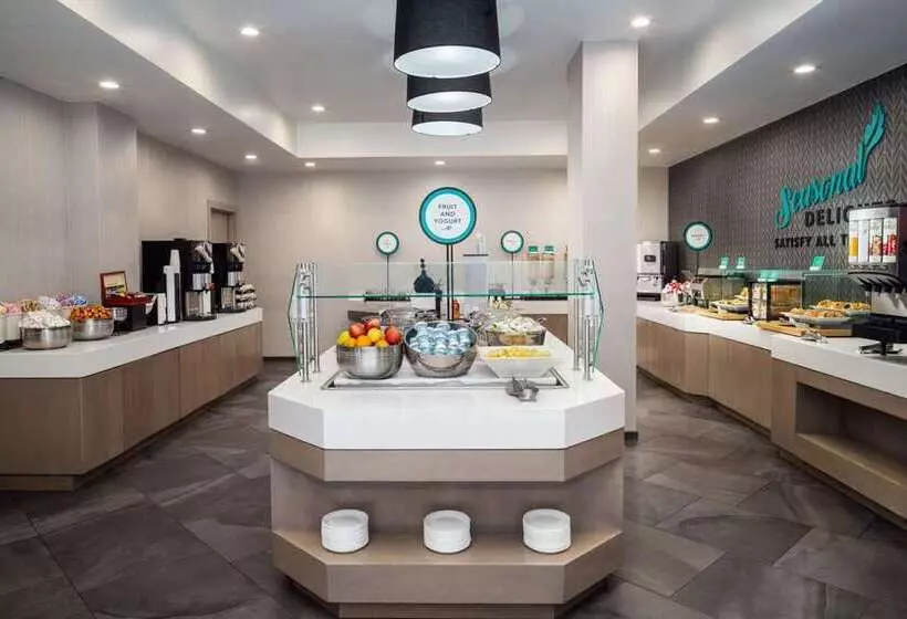 Отель Embassy Suites By Hilton Atlanta Perimeter Center