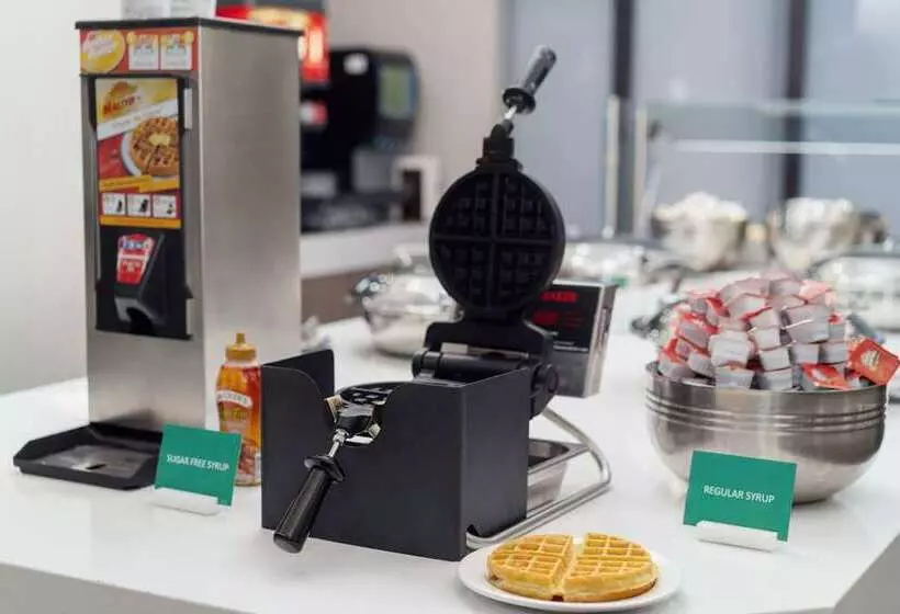 Отель Embassy Suites By Hilton Atlanta Perimeter Center