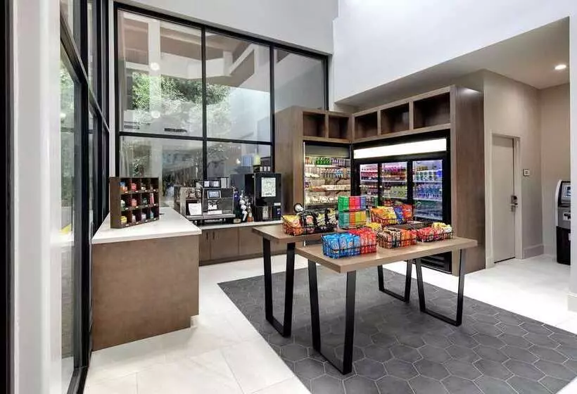 Отель Embassy Suites By Hilton Atlanta Perimeter Center