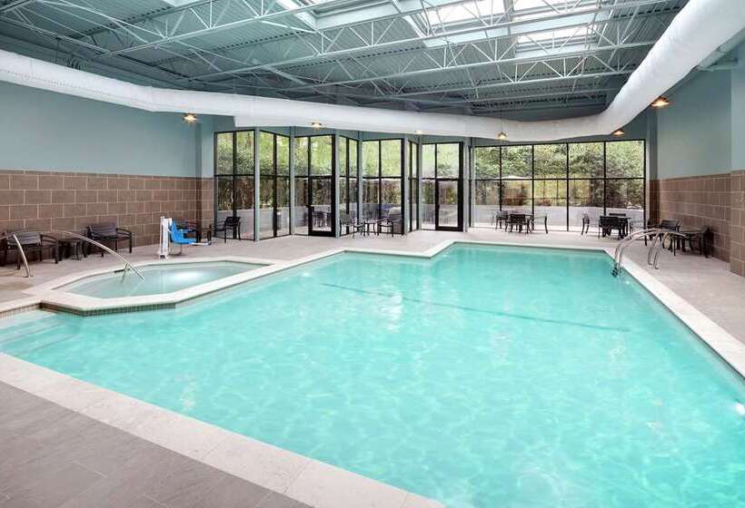 هتل Embassy Suites By Hilton Atlanta Perimeter Center