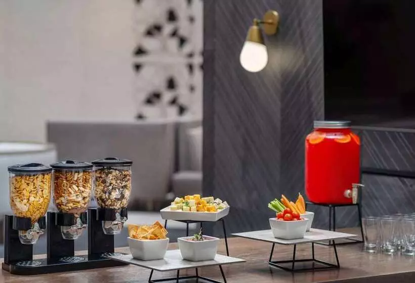 Отель Embassy Suites By Hilton Atlanta Perimeter Center