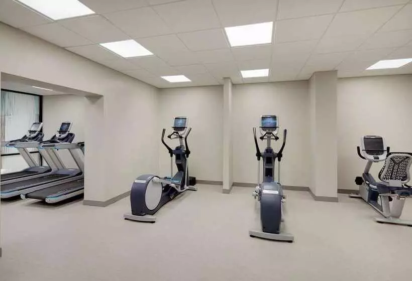 Отель Embassy Suites By Hilton Atlanta Perimeter Center