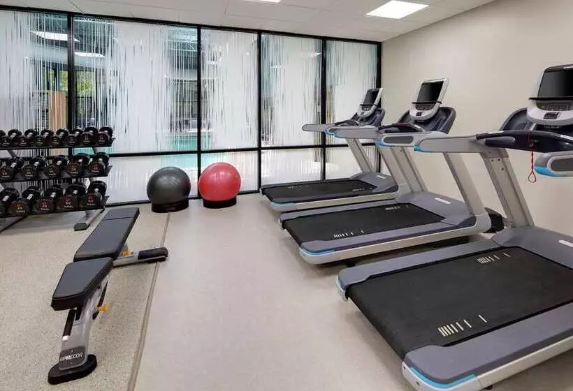 Отель Embassy Suites By Hilton Atlanta Perimeter Center