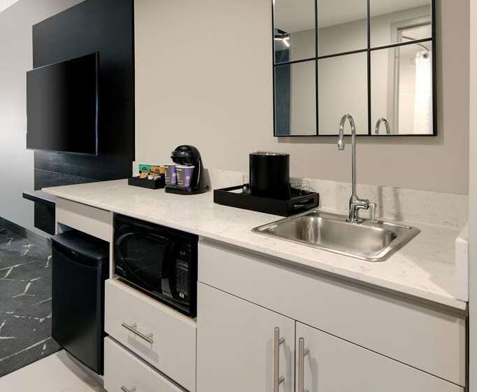 هتل Embassy Suites By Hilton Atlanta Perimeter Center