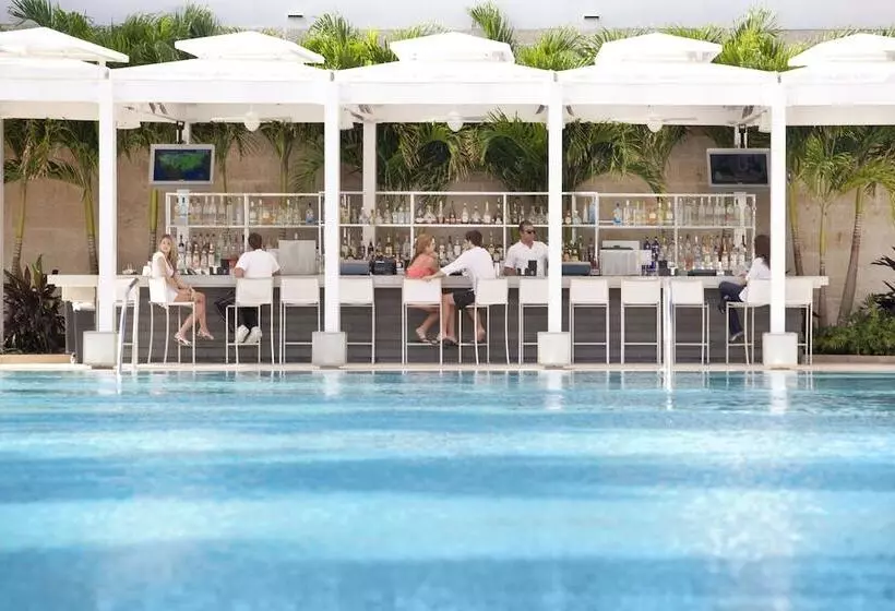 ホテル Fontainebleau Miami Beach