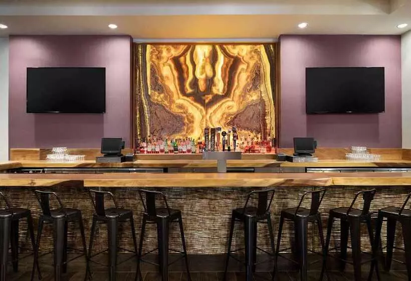 בית מלון כפרי Hilton Fort Wayne At The Grand Wayne Convention Center