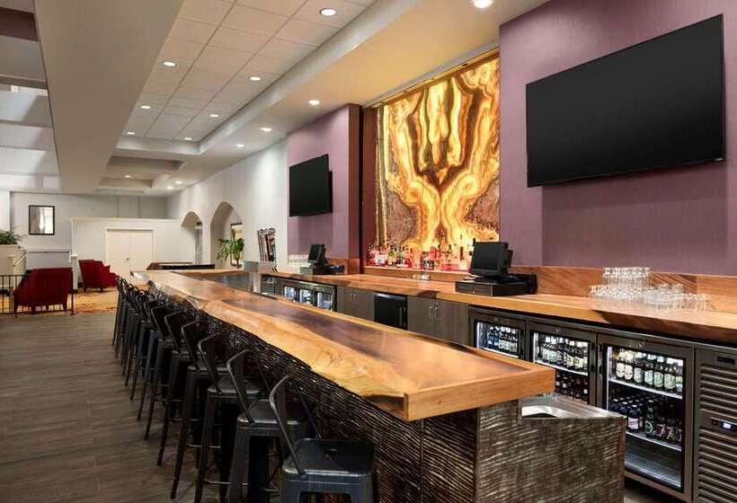 فندق Hilton Fort Wayne At The Grand Wayne Convention Center