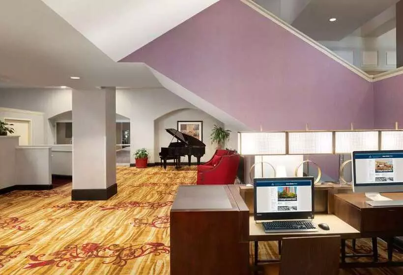 בית מלון כפרי Hilton Fort Wayne At The Grand Wayne Convention Center