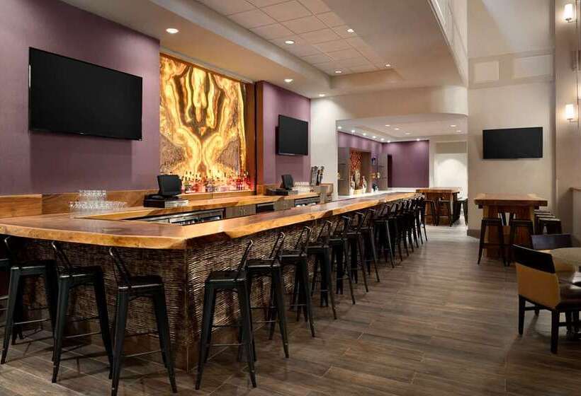 فندق Hilton Fort Wayne At The Grand Wayne Convention Center